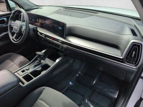 Used 2025 Kia Sorento LX FWD image 23