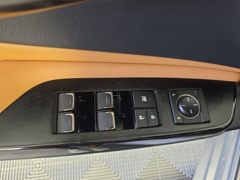 Used 2025 Lexus ES 350 w/ Accessory Package (Z2) image 18