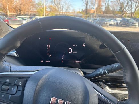 Used 2025 Buick Envista Sport Touring image 38