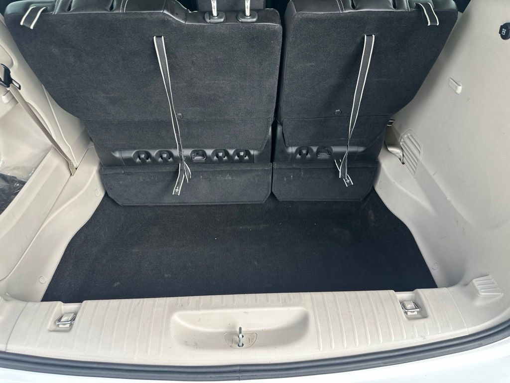 Used 2024 Chrysler Pacifica Touring-L FWD image 28