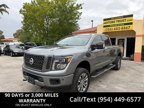 Used 2018 Nissan Titan SV w/ SV Convenience Package AWD/4WD image 1