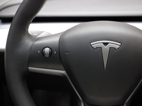 Used 2022 Tesla Model Y Performance image 37