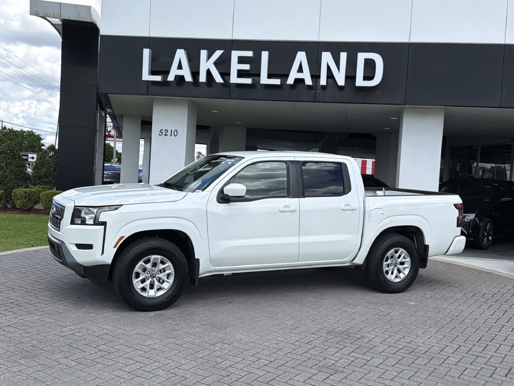 Used 2024 Nissan Frontier SV w/ Tow Package RWD image 2