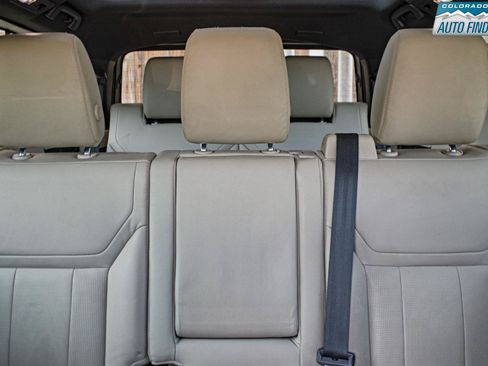 Used 2019 Land Rover Discovery HSE AWD/4WD image 24