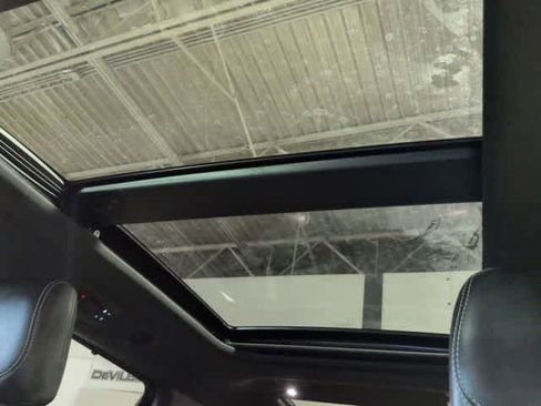 Used 2018 Chrysler Pacifica Limited w/ S Appearance Package image 19