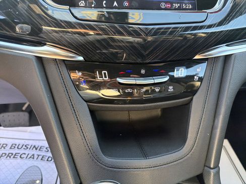 Used 2025 Cadillac XT6 Premium Luxury image 20