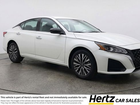 Used 2025 Nissan Altima 2.5 SV FWD image 1