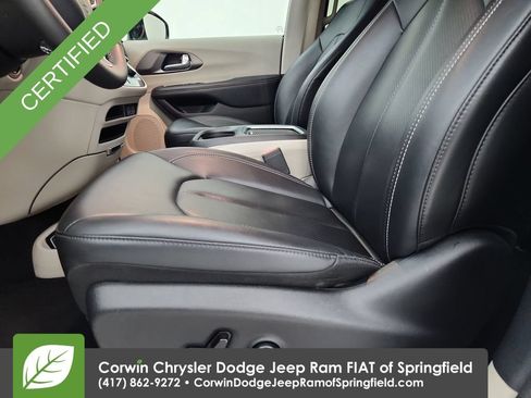 Certified 2024 Chrysler Pacifica Touring-L FWD image 19
