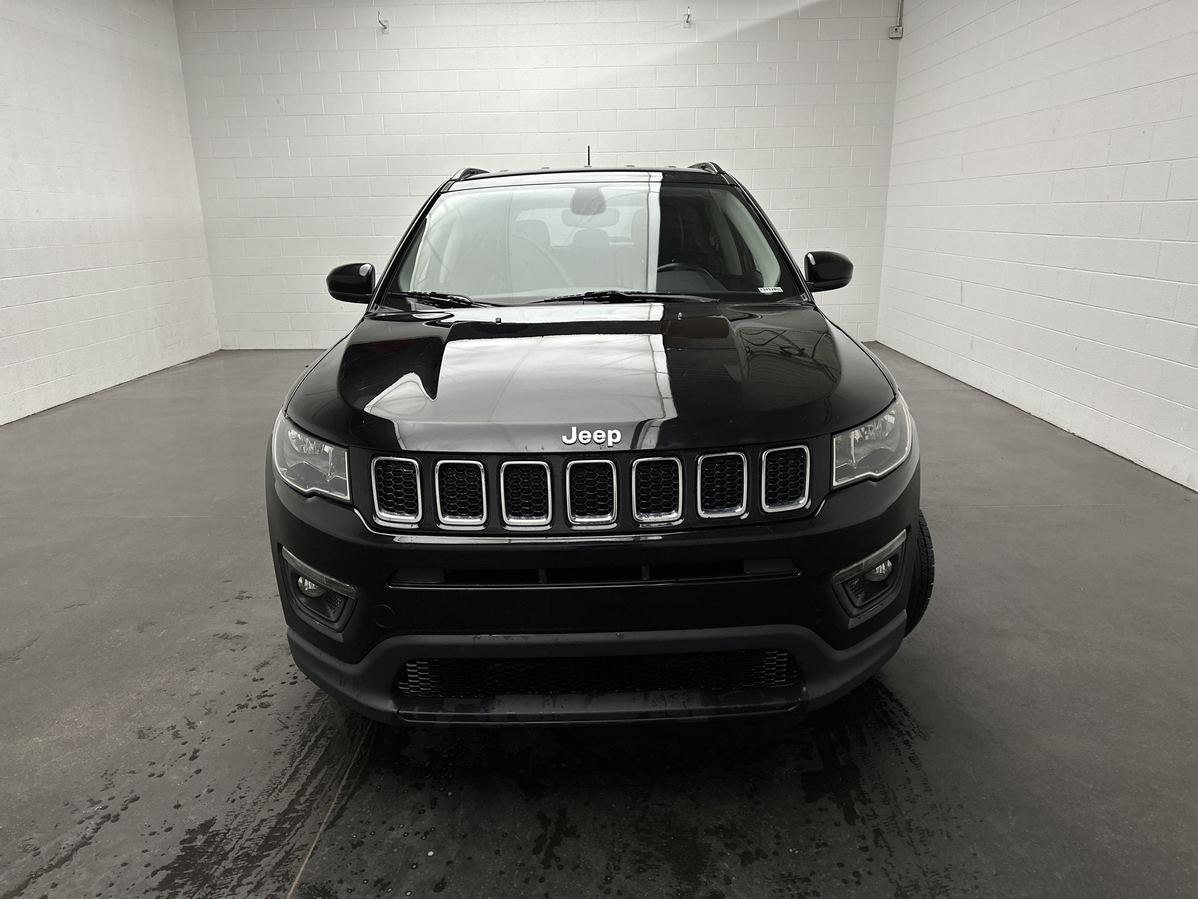 Used 2020 Jeep Compass Latitude w/ Cold Weather Group AWD/4WD image 3