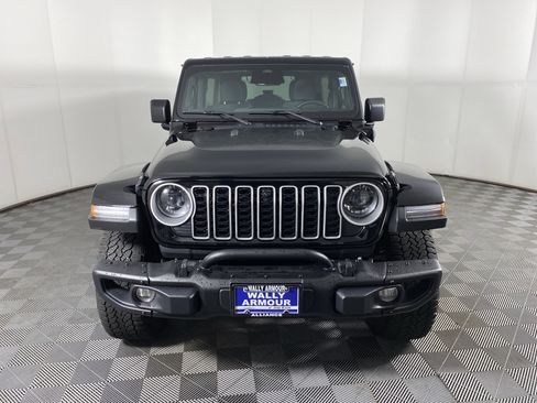 Used 2025 Jeep Wrangler Unlimited Sahara AWD/4WD image 12