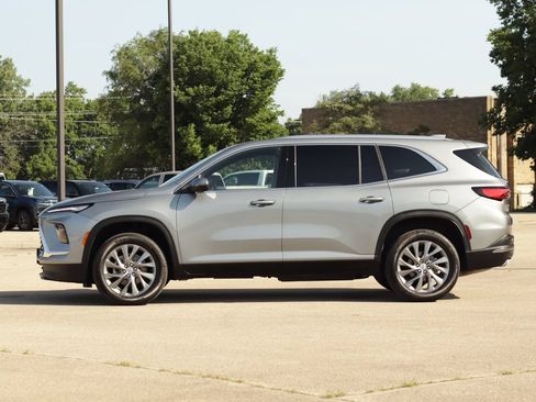 Used 2025 Buick Enclave Preferred w/ Power Package AWD/4WD image 4