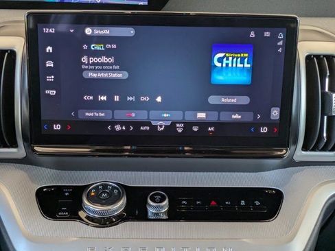 Certified 2025 Ford Expedition Active AWD/4WD image 9