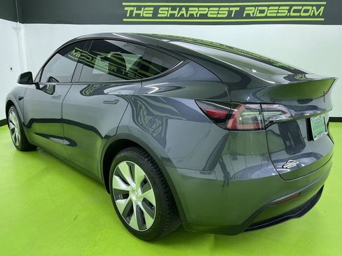 Used 2021 Tesla Model Y Long Range image 7