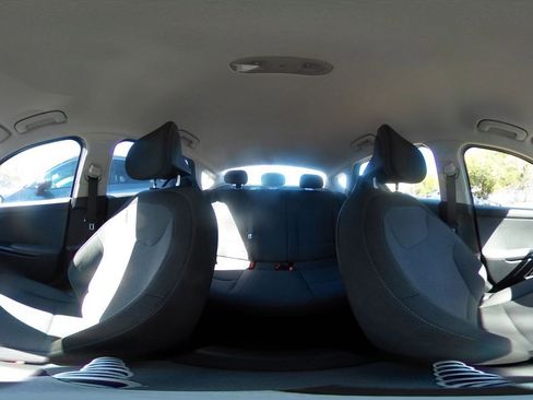 Used 2025 Kia K4 LXS image 41