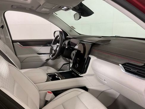 Used 2024 GMC Acadia Denali image 34