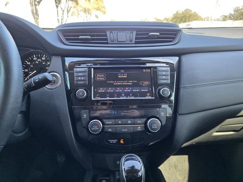 Used 2020 Nissan Rogue SL w/ Premium Package image 21