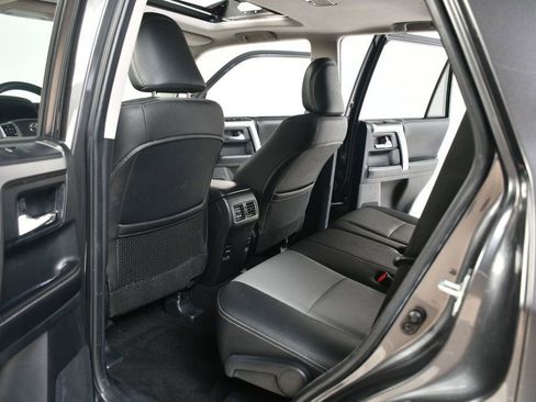 Used 2016 Toyota 4Runner SR5 Premium image 33