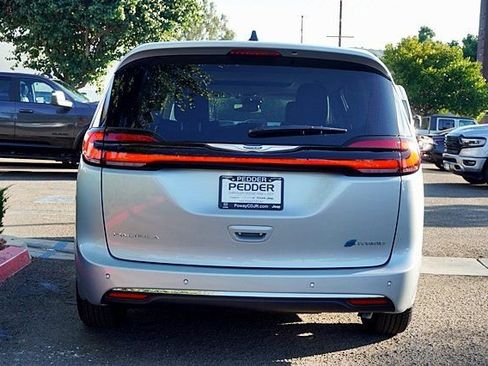 New 2023 Chrysler Pacifica Limited image 10