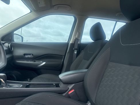 Used 2023 Nissan Kicks SV FWD image 39