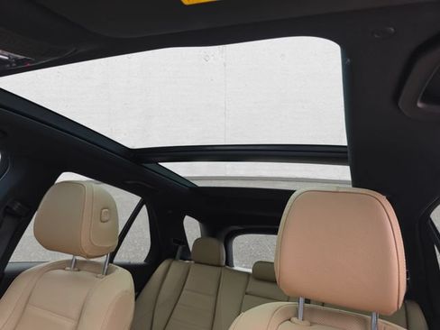Used 2024 Mercedes-Benz GLE 350 4MATIC w/ AMG Line Exterior image 29