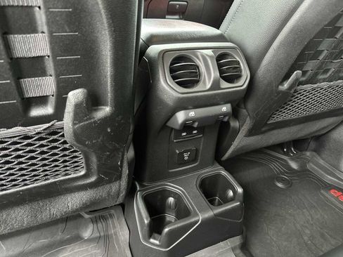 Used 2021 Jeep Gladiator Rubicon w/ Uconnect 4C Nav & Sound Group image 21