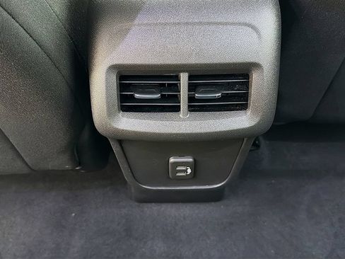 Used 2020 Chevrolet Equinox LS FWD image 23