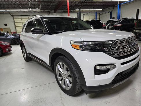 Used 2021 Ford Explorer Limited w/ Equipment Group 301A RWD image 3