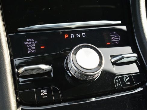 Used 2024 Jeep Grand Cherokee Overland w/ Advanced Protech Group III image 21