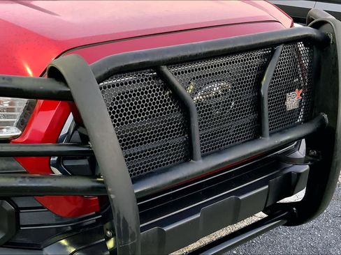 Certified 2018 Toyota Tacoma SR5 image 28