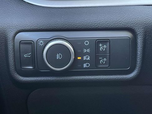 Used 2023 Ford Explorer XLT w/ Equipment Group 202A image 9