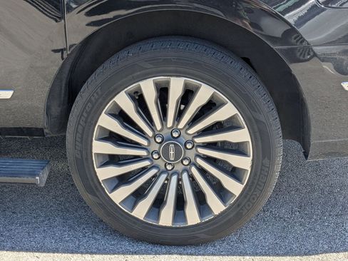 Used 2019 Lincoln Navigator L Reserve image 25