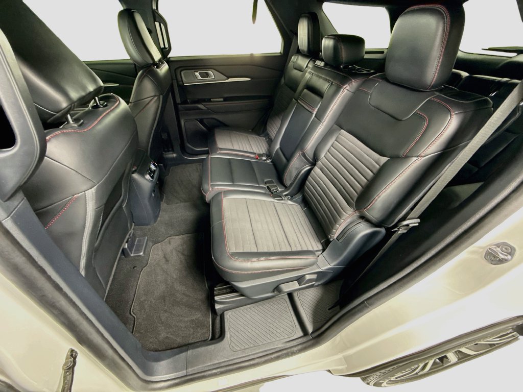 Used 2025 Ford Explorer ST-Line RWD image 34
