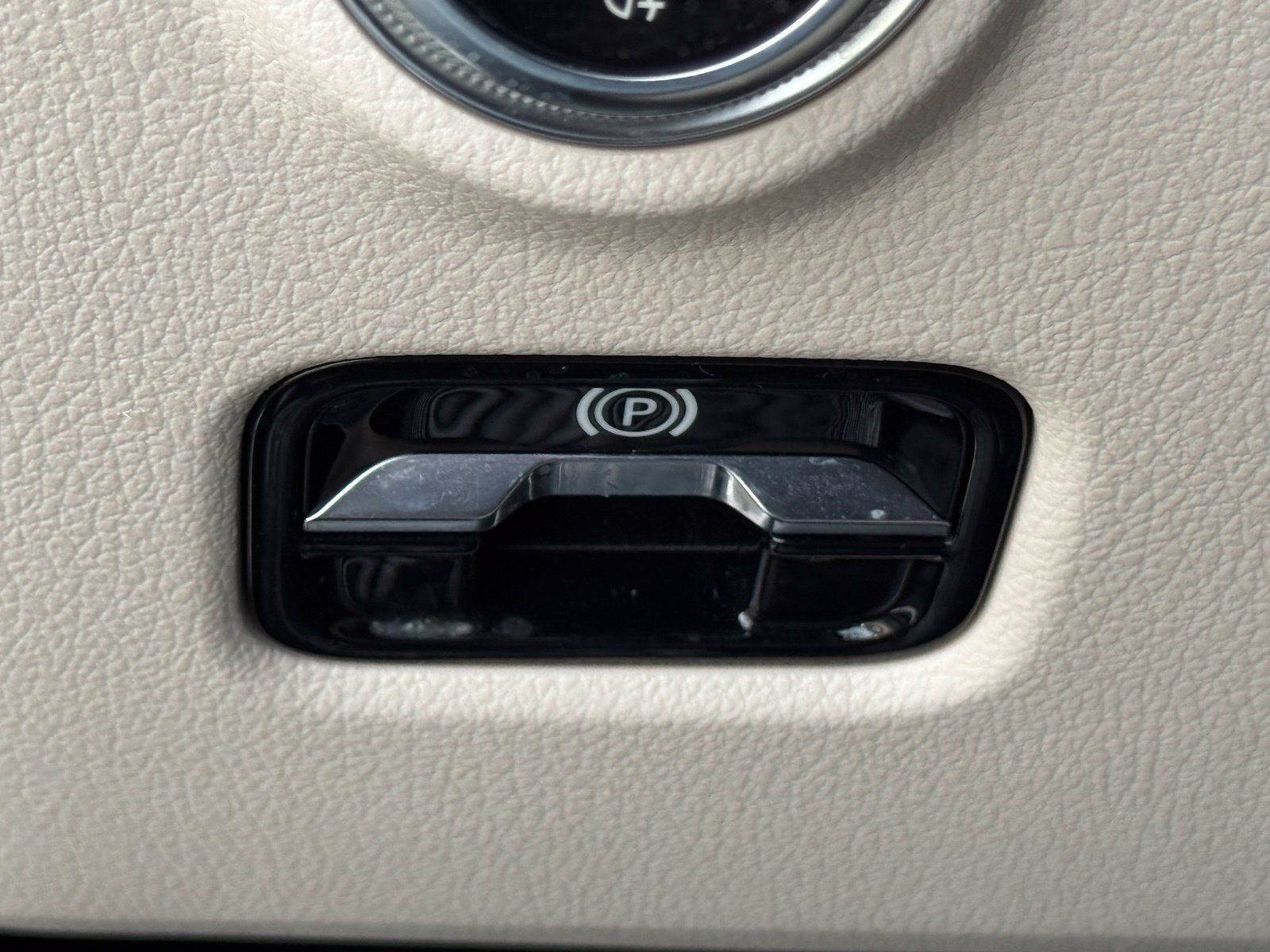 Used 2024 Mercedes-Benz C 300 Sedan image 31