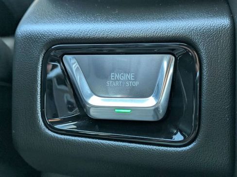 Used 2025 GMC Yukon XL Denali AWD/4WD image 32