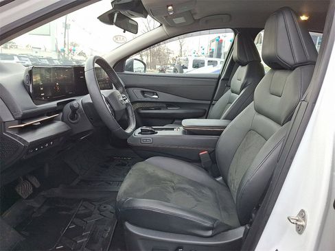 Used 2023 Nissan Ariya FWD image 14