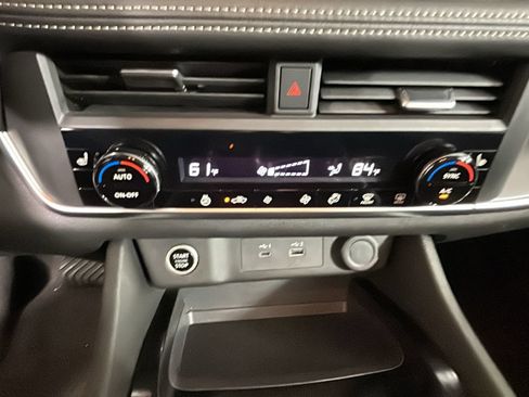 Used 2023 Nissan Rogue SV w/ SV Premium B Package AWD/4WD image 27
