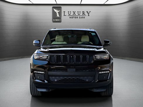 Used 2023 Jeep Grand Cherokee L Limited w/ Luxury Tech Group II image 3