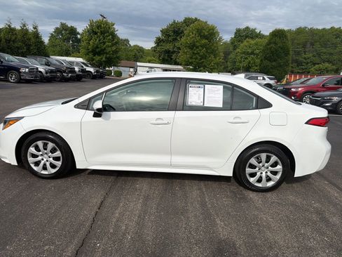 Used 2024 Toyota Corolla LE FWD image 2