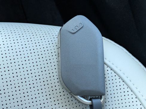 Certified 2025 Kia Sorento S w/ Panoramic Sunroof Package FWD image 30