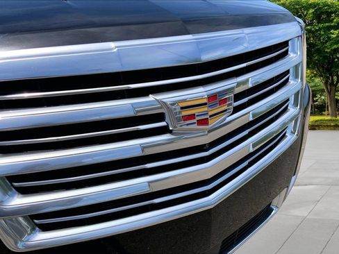 Used 2018 Cadillac Escalade Platinum AWD/4WD image 33