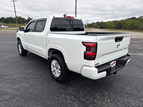 Used 2024 Nissan Frontier SV w/ SV Convenience Package image 8