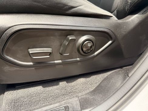 Used 2024 Jeep Grand Cherokee Laredo RWD image 25