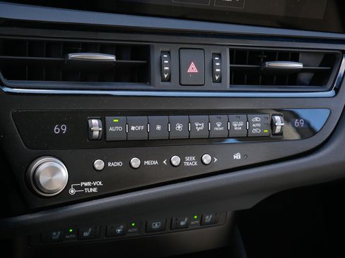 Used 2025 Lexus ES 350 Ultra Luxury image 21