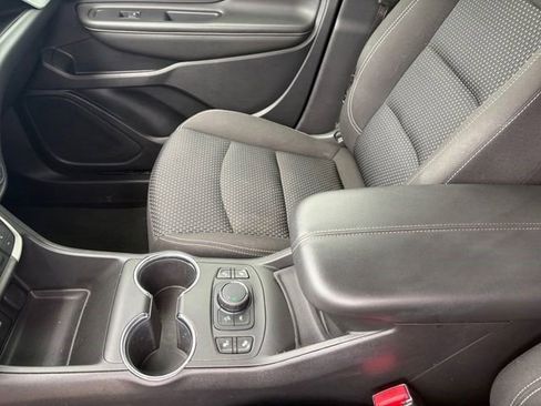 Certified 2022 GMC Terrain SLE w/ Driver Convenience Package FWD image 25