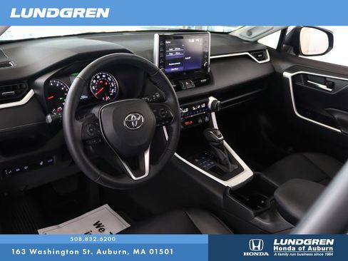 Used 2022 Toyota RAV4 XLE Premium AWD/4WD image 8