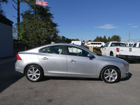 Used 2016 Volvo S60 T5 Premier w/ Convenience Package image 4