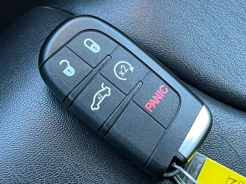 Used 2021 Jeep Cherokee Latitude Plus AWD/4WD image 30