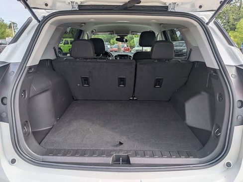 Used 2024 GMC Terrain SLE FWD image 12