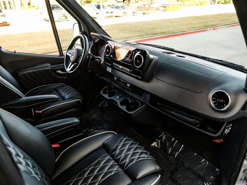 Used 2023 Mercedes-Benz Sprinter 3500 w/ Parking Package image 45