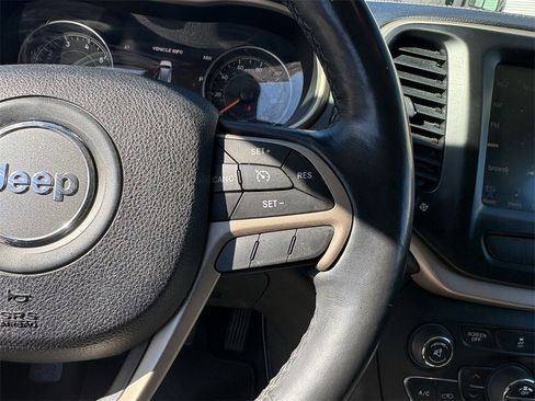 Used 2015 Jeep Cherokee Limited w/ Luxury Group image 17